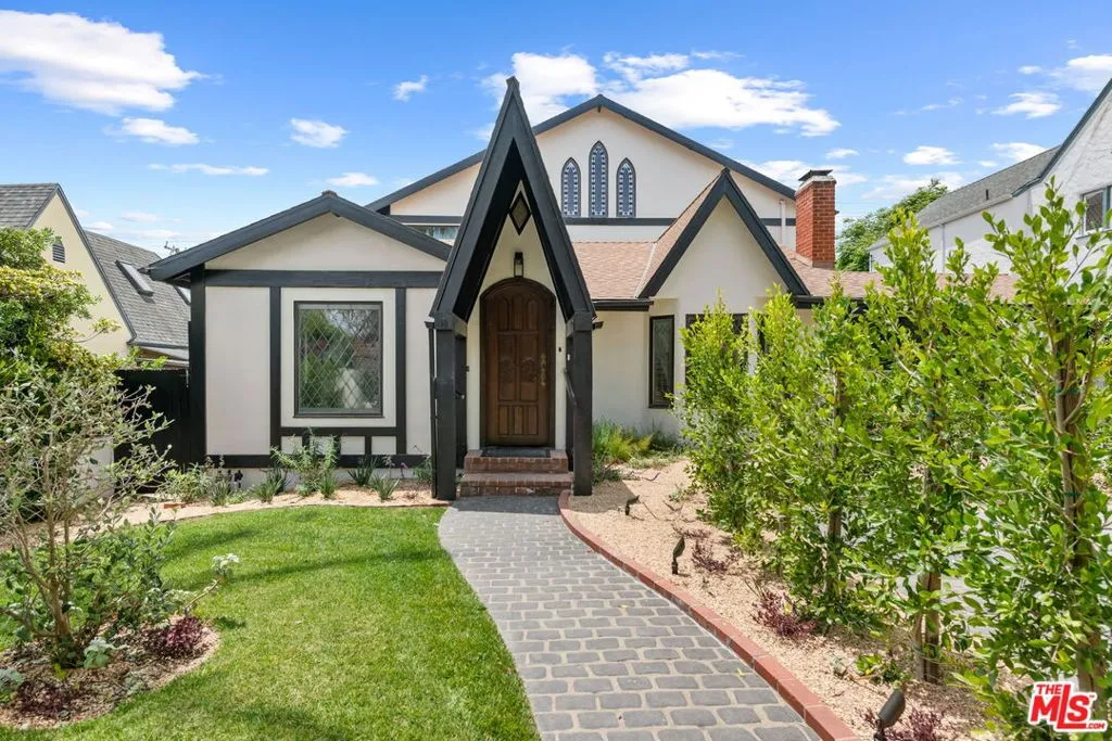 Santa Monica, California 90402, United States, 4 Bedrooms Bedrooms, ,6 BathroomsBathrooms,Residential,Pending,136251