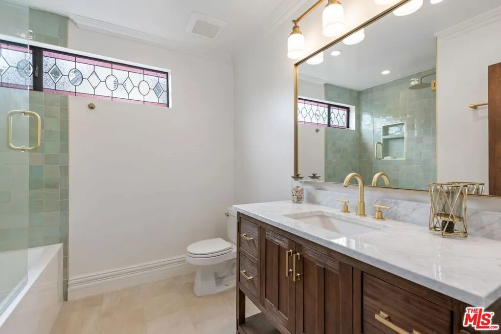 Santa Monica, California 90402, United States, 4 Bedrooms Bedrooms, ,6 BathroomsBathrooms,Residential,Pending,136251