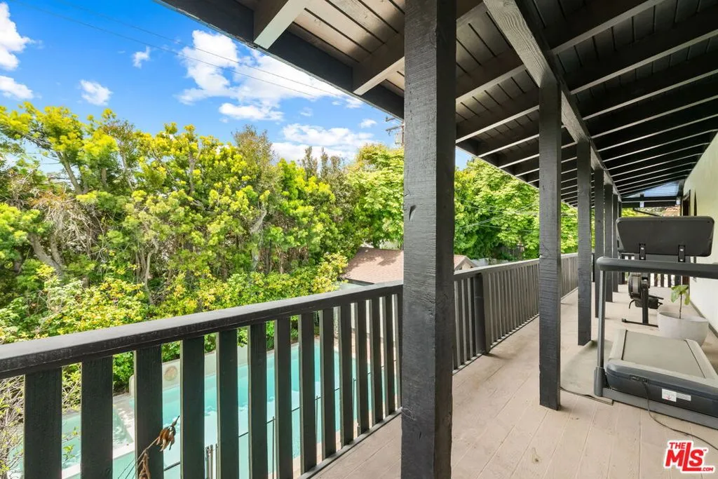 Santa Monica, California 90402, United States, 4 Bedrooms Bedrooms, ,6 BathroomsBathrooms,Residential,Pending,136251