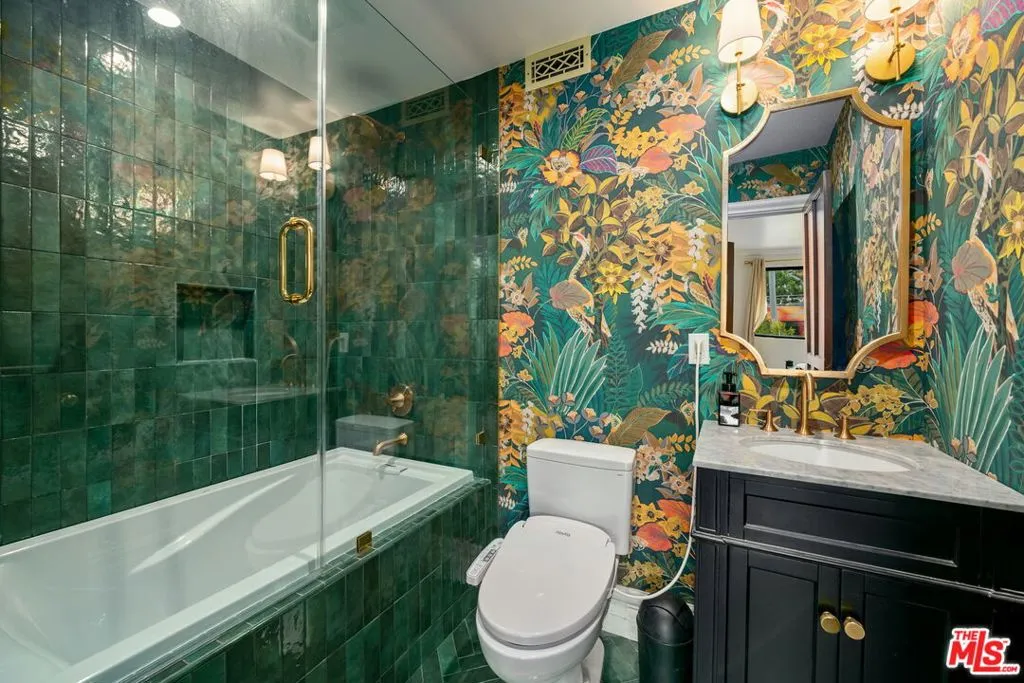 Santa Monica, California 90402, United States, 4 Bedrooms Bedrooms, ,6 BathroomsBathrooms,Residential,Pending,136251