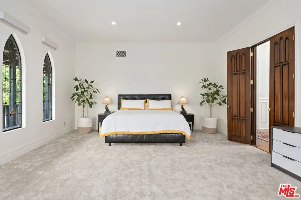 Santa Monica, California 90402, United States, 4 Bedrooms Bedrooms, ,6 BathroomsBathrooms,Residential,Pending,136251