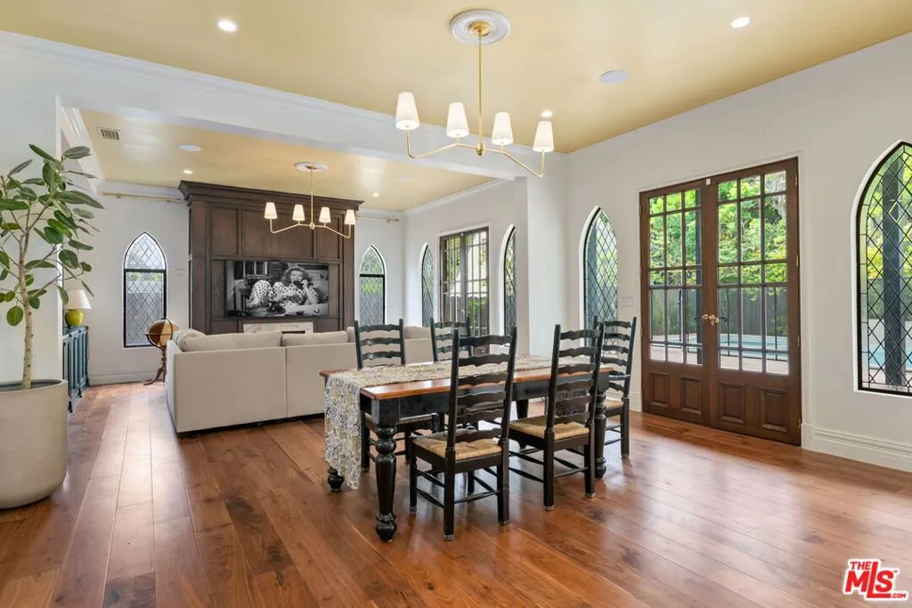 Santa Monica, California 90402, United States, 4 Bedrooms Bedrooms, ,6 BathroomsBathrooms,Residential,Pending,136251