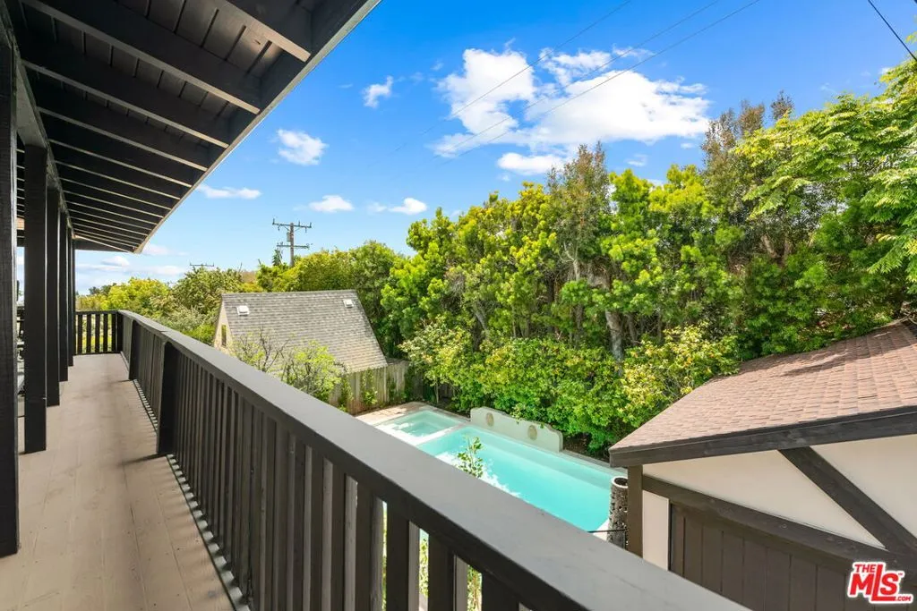 Santa Monica, California 90402, United States, 4 Bedrooms Bedrooms, ,6 BathroomsBathrooms,Residential,Pending,136251