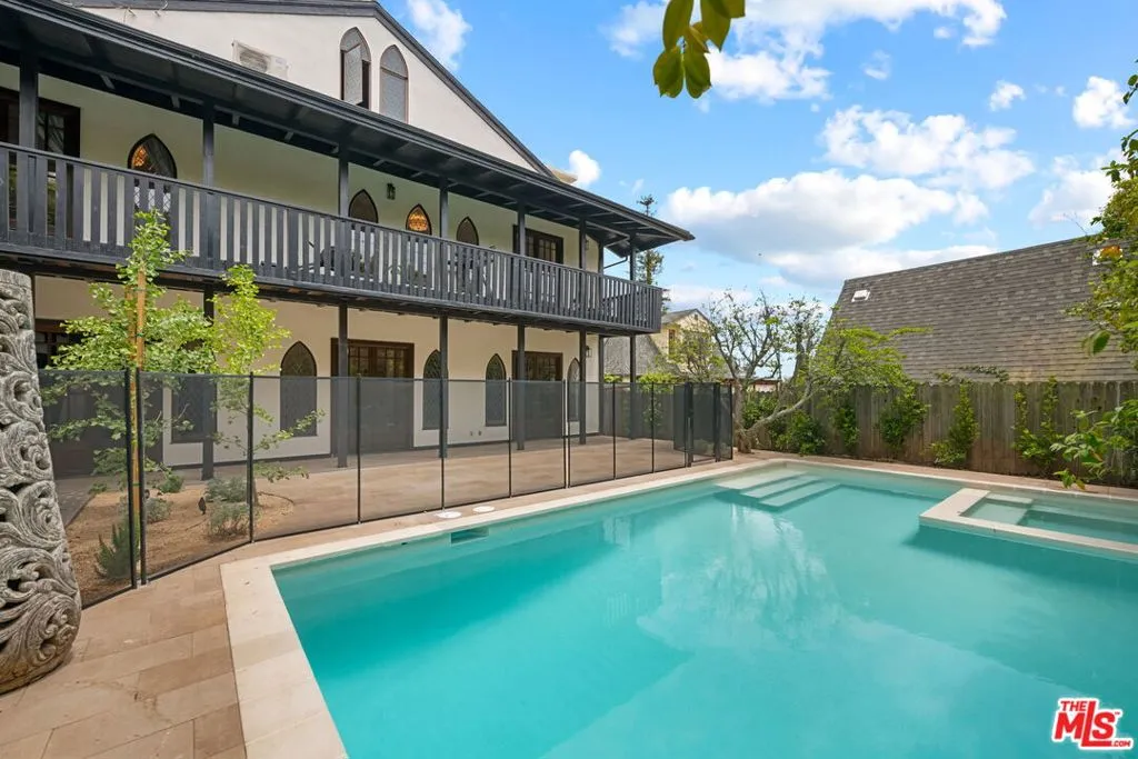 Santa Monica, California 90402, United States, 4 Bedrooms Bedrooms, ,6 BathroomsBathrooms,Residential,Pending,136251