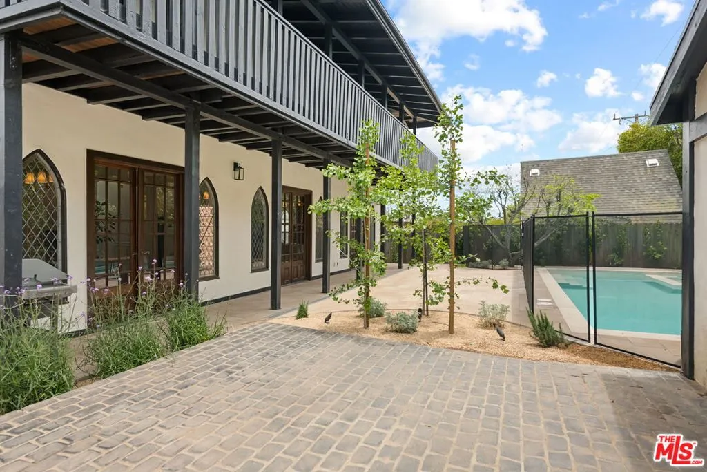 Santa Monica, California 90402, United States, 4 Bedrooms Bedrooms, ,6 BathroomsBathrooms,Residential,Pending,136251