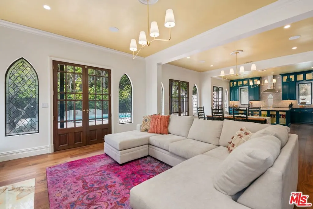 Santa Monica, California 90402, United States, 4 Bedrooms Bedrooms, ,6 BathroomsBathrooms,Residential,Pending,136251