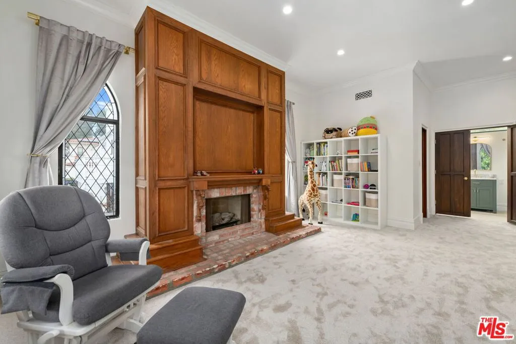 Santa Monica, California 90402, United States, 4 Bedrooms Bedrooms, ,6 BathroomsBathrooms,Residential,Pending,136251