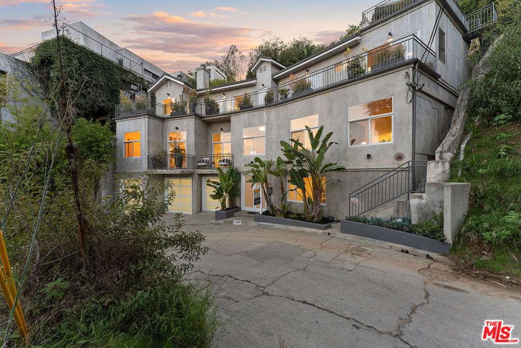 Properties 2 2333 Vasanta Way