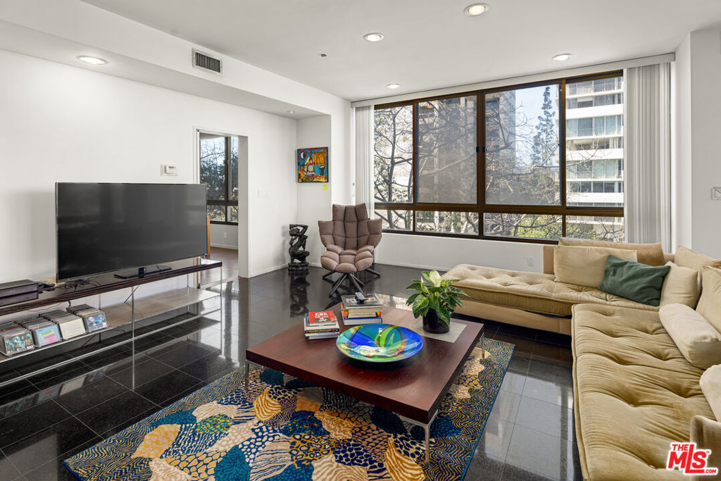 10430 Wilshire Boulevard 302