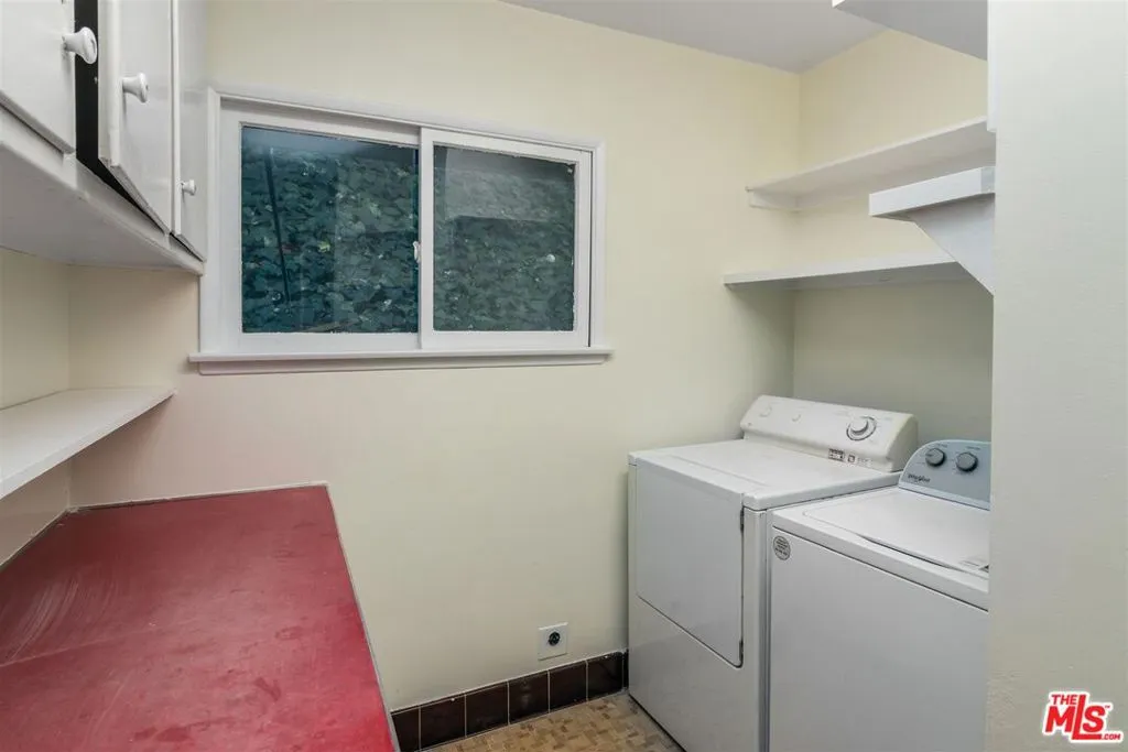 Encino, California 91316, United States, 5 Bedrooms Bedrooms, ,3 BathroomsBathrooms,Residential,Active,4888