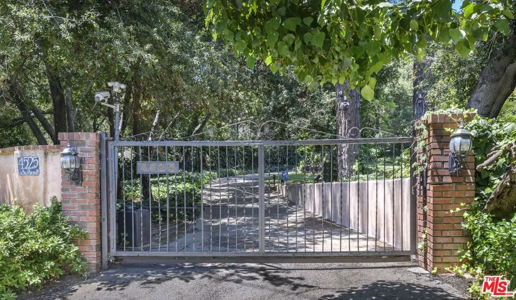 Encino, California 91316, United States, 5 Bedrooms Bedrooms, ,3 BathroomsBathrooms,Residential,Active,4888