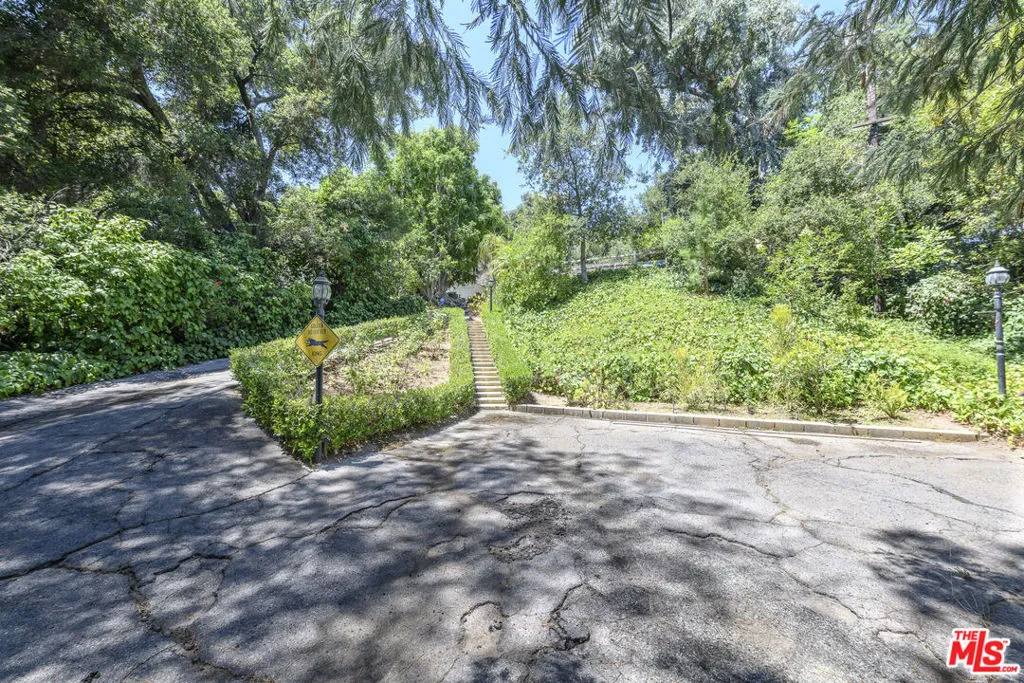 Encino, California 91316, United States, 5 Bedrooms Bedrooms, ,3 BathroomsBathrooms,Residential,Active,4888