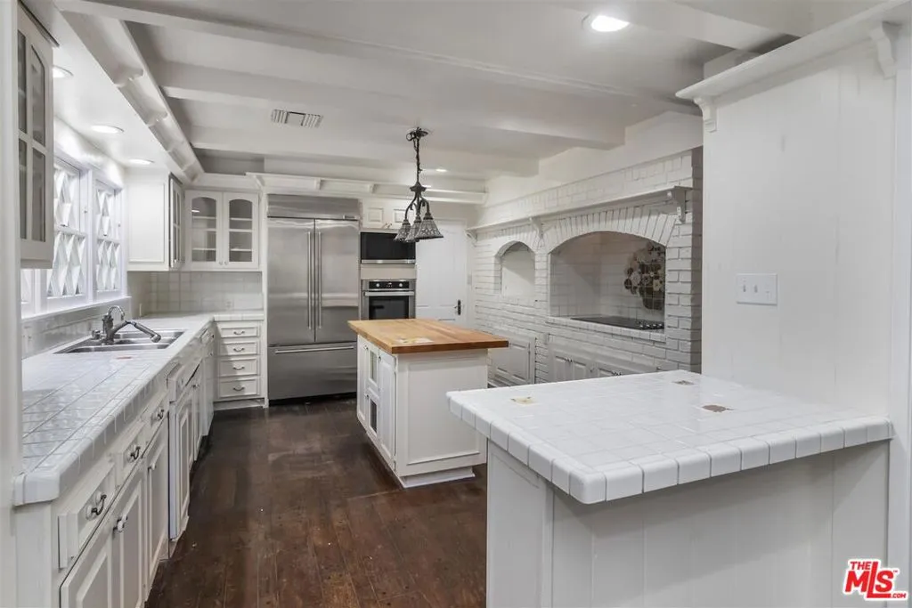 Encino, California 91316, United States, 5 Bedrooms Bedrooms, ,3 BathroomsBathrooms,Residential,Active,4888