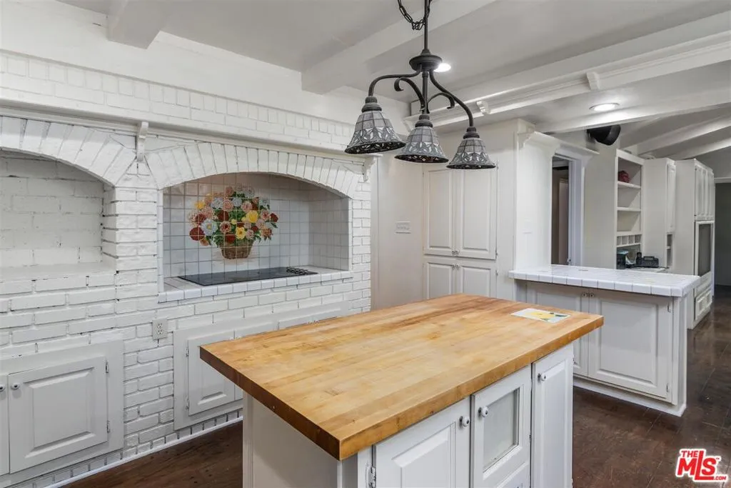 Encino, California 91316, United States, 5 Bedrooms Bedrooms, ,3 BathroomsBathrooms,Residential,Active,4888