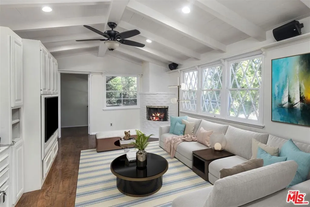 Encino, California 91316, United States, 5 Bedrooms Bedrooms, ,3 BathroomsBathrooms,Residential,Active,4888