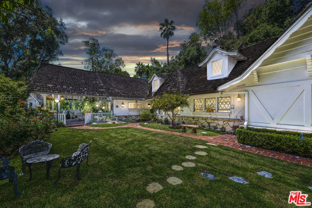 Encino, California 91316, United States, 5 Bedrooms Bedrooms, ,3 BathroomsBathrooms,Residential,Active,4888