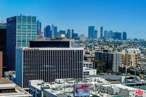 Condominium in Los Angeles CA 3785 Wilshire Boulevard 10.jpg