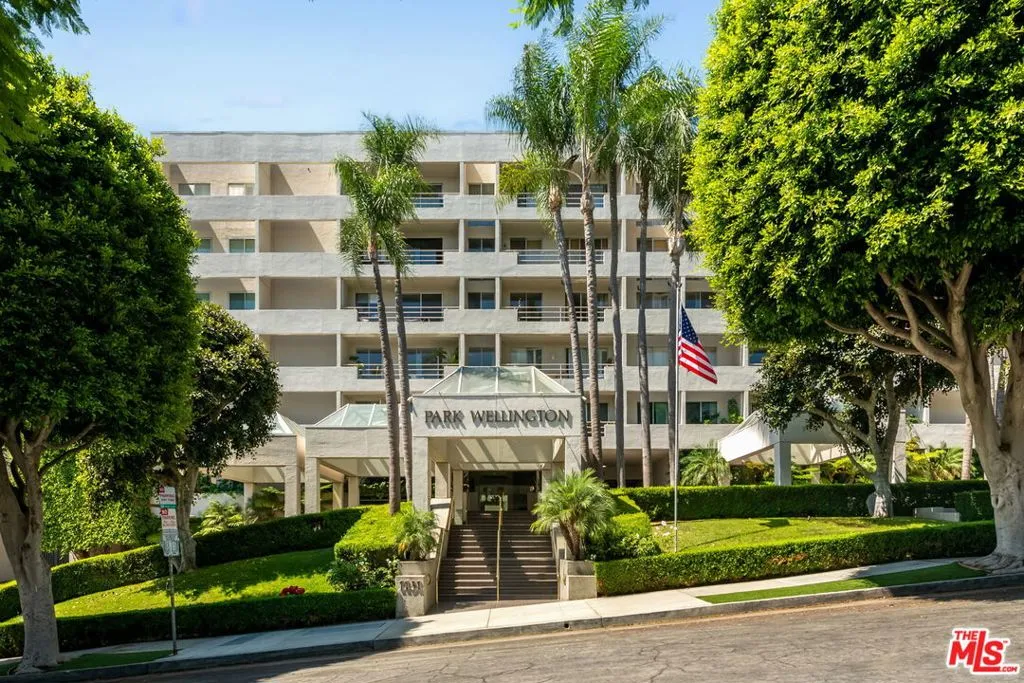 West Hollywood, California 90069, United States, 1 Bedroom Bedrooms, ,2 BathroomsBathrooms,Residential,Active,105162