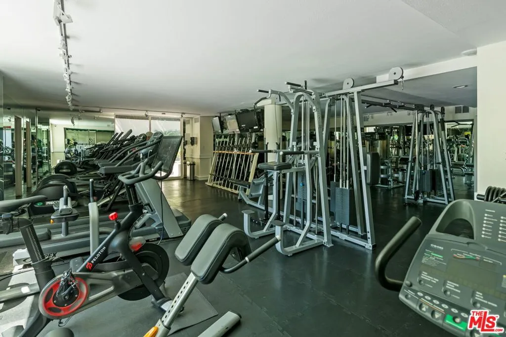 West Hollywood, California 90069, United States, 1 Bedroom Bedrooms, ,2 BathroomsBathrooms,Residential,Active,105162