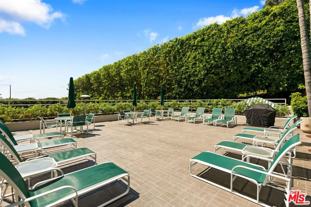 West Hollywood, California 90069, United States, 1 Bedroom Bedrooms, ,2 BathroomsBathrooms,Residential,Active,105162