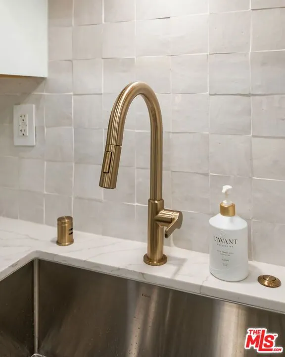 West Hollywood, California 90069, United States, 1 Bedroom Bedrooms, ,2 BathroomsBathrooms,Residential,Active,105162