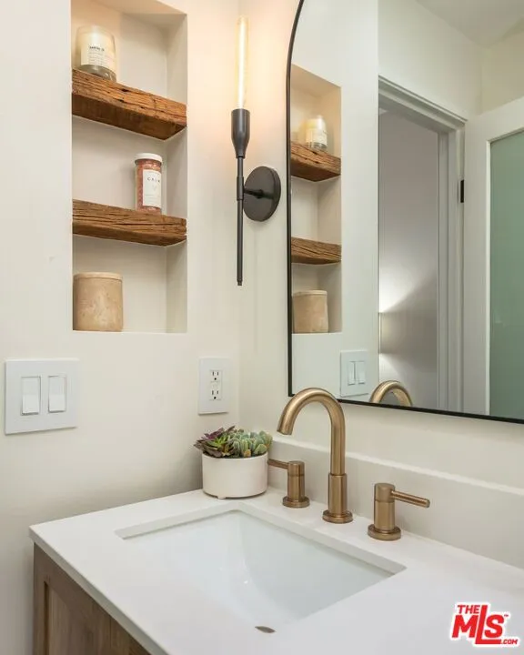 West Hollywood, California 90069, United States, 1 Bedroom Bedrooms, ,2 BathroomsBathrooms,Residential,Active,105162