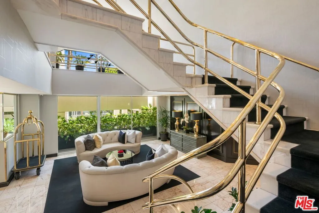 West Hollywood, California 90069, United States, 1 Bedroom Bedrooms, ,2 BathroomsBathrooms,Residential,Active,105162