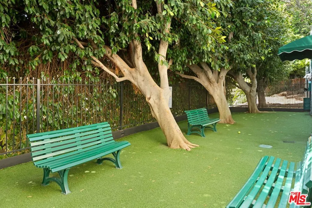 West Hollywood, California 90069, United States, 1 Bedroom Bedrooms, ,2 BathroomsBathrooms,Residential,Active,105162