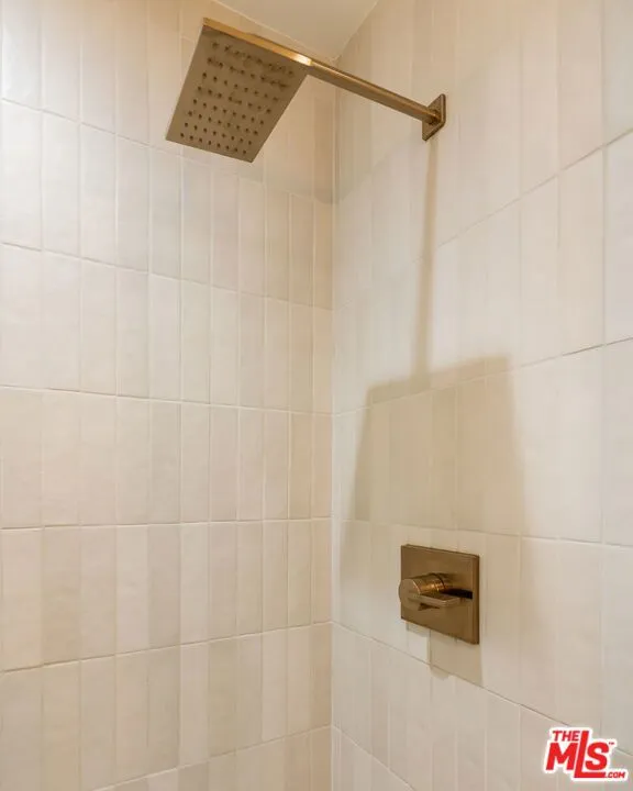 West Hollywood, California 90069, United States, 1 Bedroom Bedrooms, ,2 BathroomsBathrooms,Residential,Active,105162