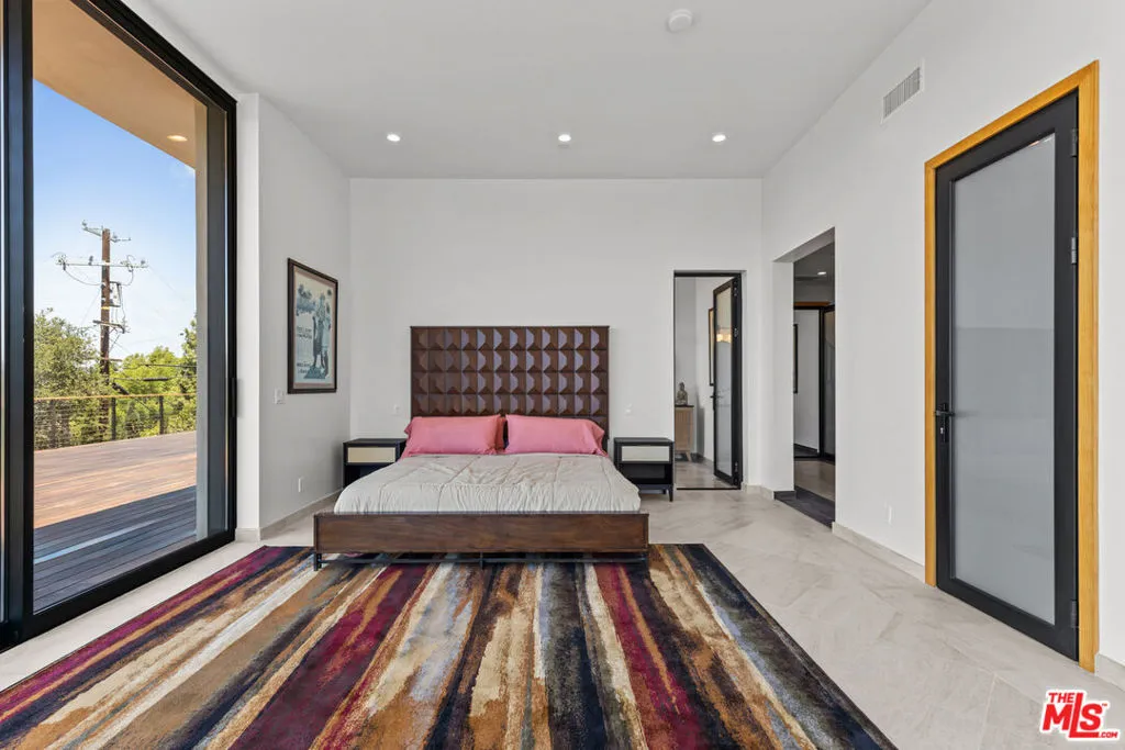 Woodland Hills, California 91364, United States, 4 Bedrooms Bedrooms, ,6 BathroomsBathrooms,Residential,Active,138178