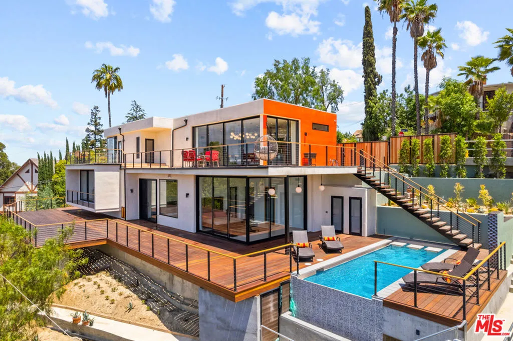 Woodland Hills, California 91364, United States, 4 Bedrooms Bedrooms, ,6 BathroomsBathrooms,Residential,Active,138178