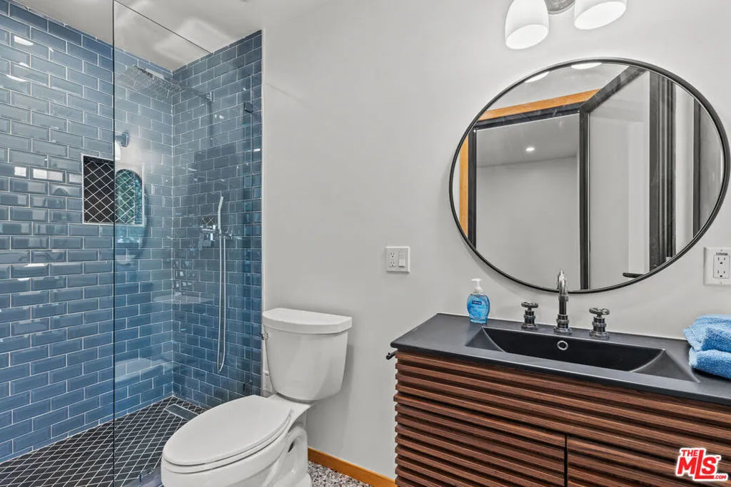 Woodland Hills, California 91364, United States, 4 Bedrooms Bedrooms, ,6 BathroomsBathrooms,Residential,Active,138178