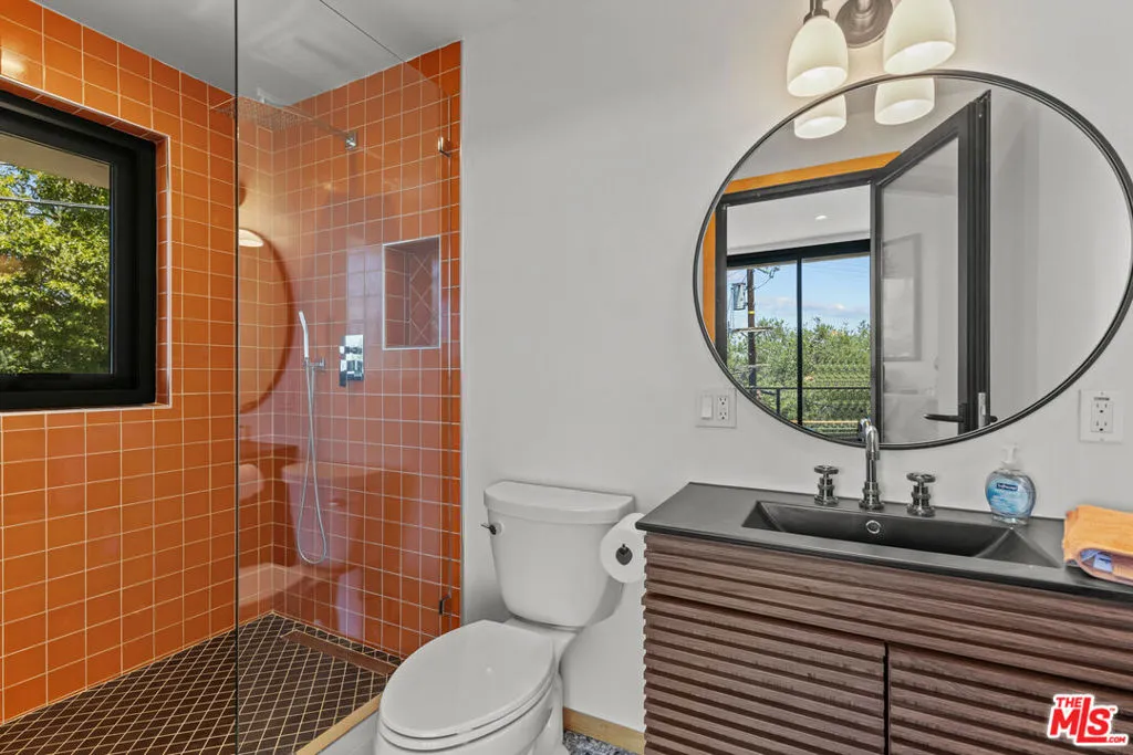 Woodland Hills, California 91364, United States, 4 Bedrooms Bedrooms, ,6 BathroomsBathrooms,Residential,Active,138178