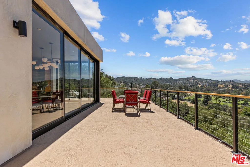 Woodland Hills, California 91364, United States, 4 Bedrooms Bedrooms, ,6 BathroomsBathrooms,Residential,Active,138178