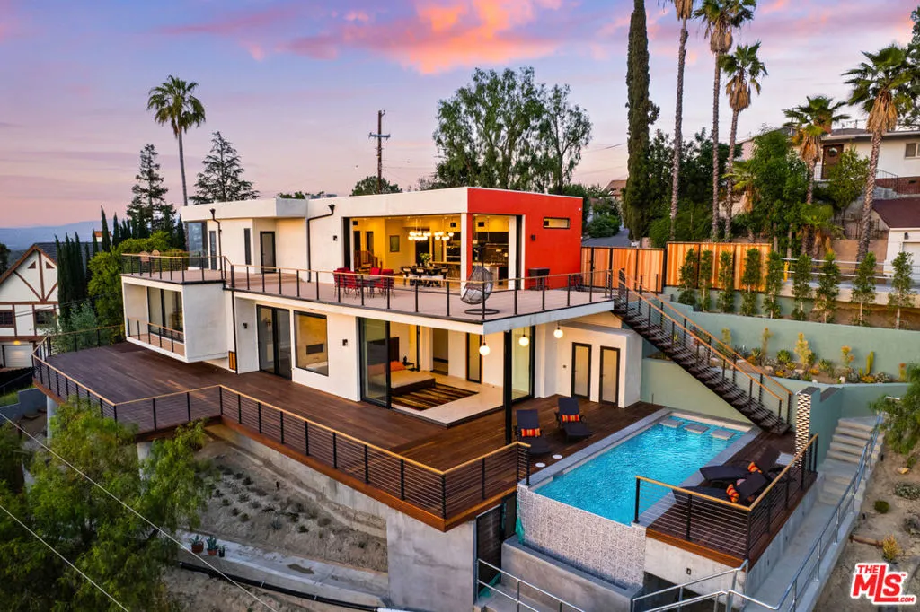 Woodland Hills, California 91364, United States, 4 Bedrooms Bedrooms, ,6 BathroomsBathrooms,Residential,Active,138178