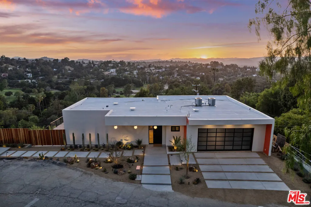 Woodland Hills, California 91364, United States, 4 Bedrooms Bedrooms, ,6 BathroomsBathrooms,Residential,Active,138178