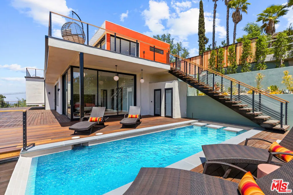 Woodland Hills, California 91364, United States, 4 Bedrooms Bedrooms, ,6 BathroomsBathrooms,Residential,Active,138178