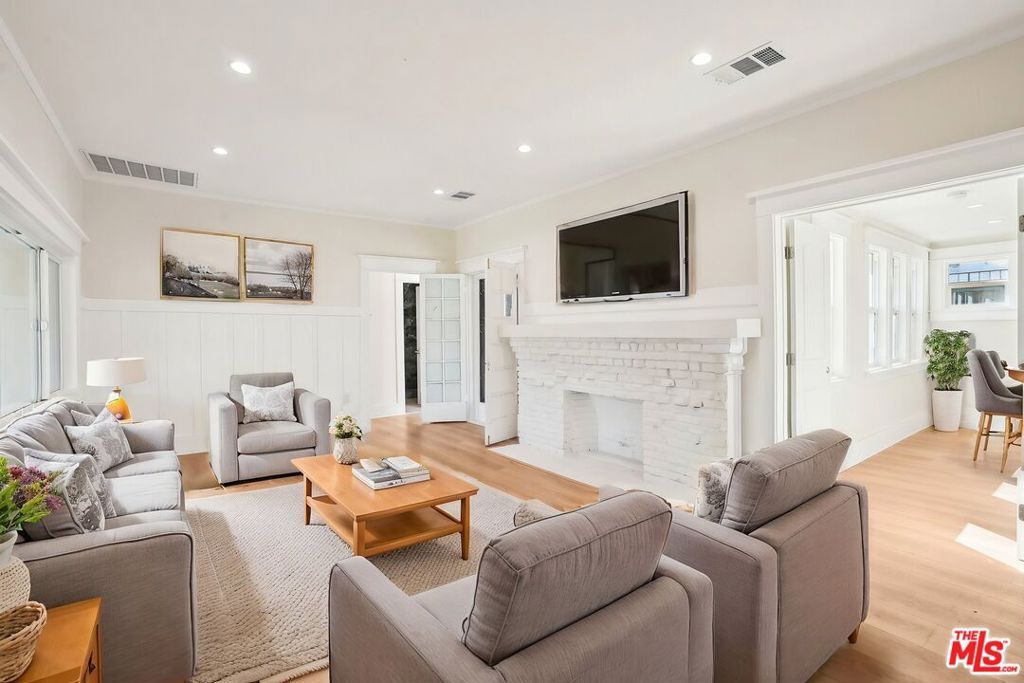 listing image 0