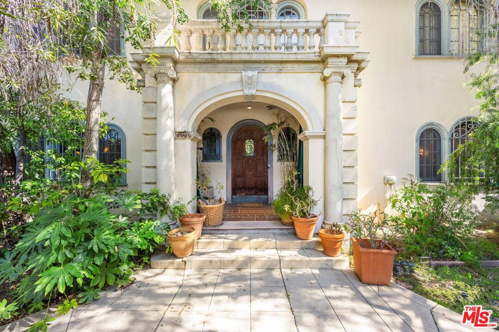 Properties 2 304 S Rimpau Boulevard