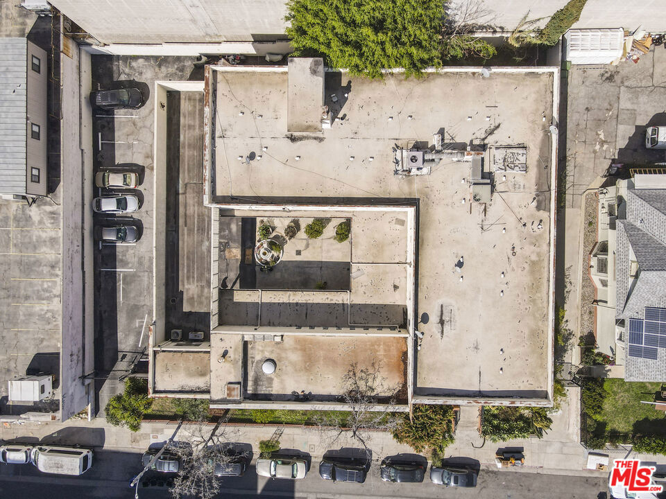 Properties 3 933 Grattan Street