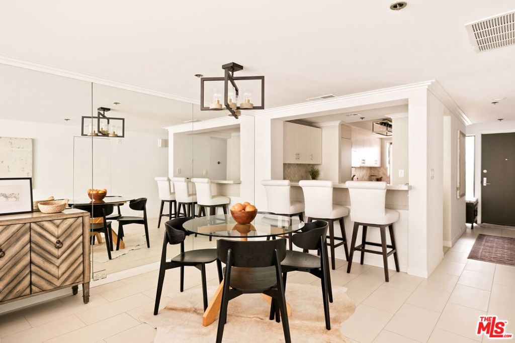 Properties 3 2940 Neilson Way 103