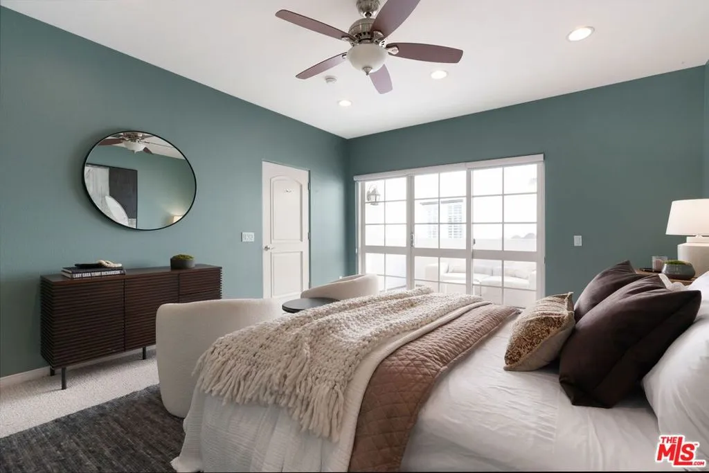 West Hollywood, California 90069, United States, 2 Bedrooms Bedrooms, ,3 BathroomsBathrooms,Residential,Pending,11960