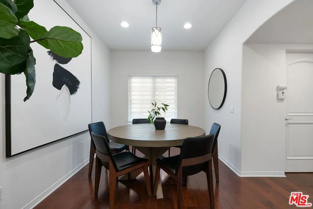 West Hollywood, California 90069, United States, 2 Bedrooms Bedrooms, ,3 BathroomsBathrooms,Residential,Pending,11960