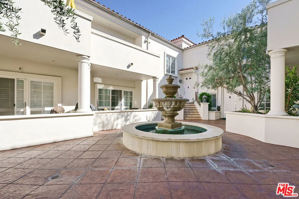 West Hollywood, California 90069, United States, 2 Bedrooms Bedrooms, ,3 BathroomsBathrooms,Residential,Pending,11960