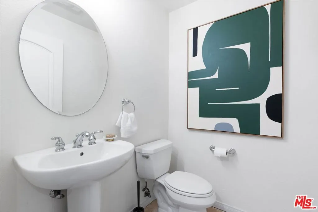 West Hollywood, California 90069, United States, 2 Bedrooms Bedrooms, ,3 BathroomsBathrooms,Residential,Pending,11960