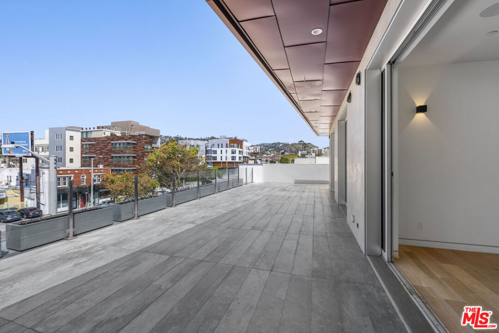 Properties 2 920 N Fairfax Avenue