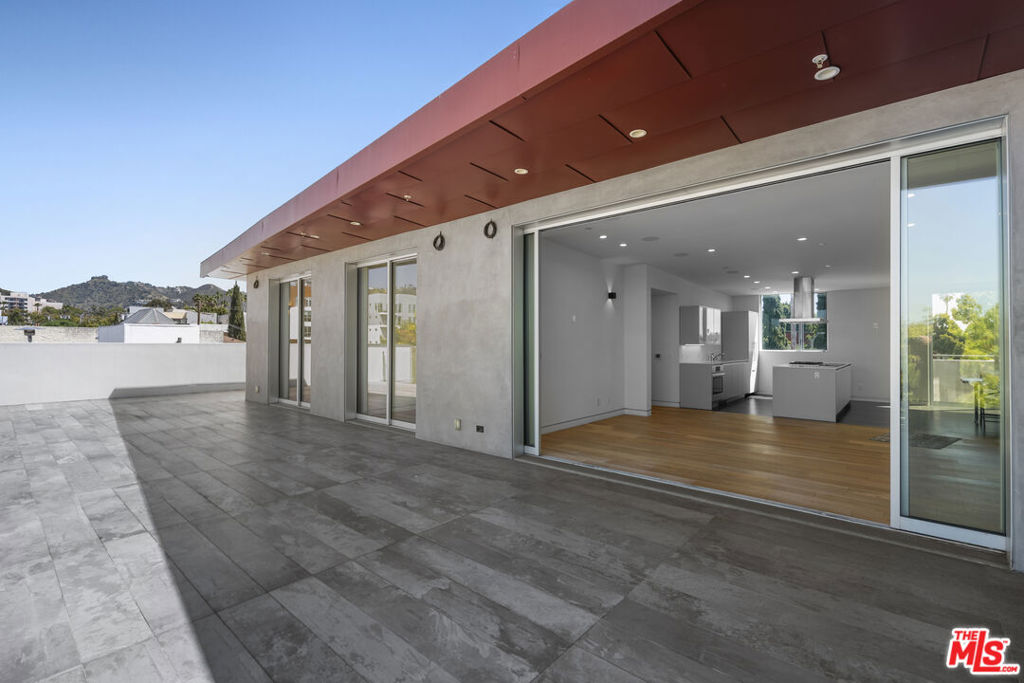 Properties 3 920 N Fairfax Avenue