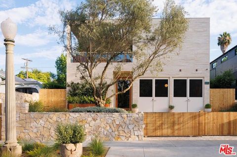 A home in Studio City