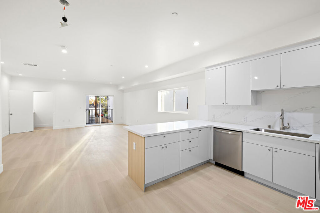 Properties 4 5651 Case Avenue