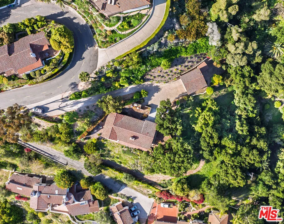 Santa Barbara, California 93103, United States, 2 Bedrooms Bedrooms, ,2 BathroomsBathrooms,Residential,Pending,123267